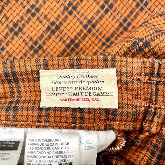 Women’s Levi’s Brown Checkered Pants - Picture 4 of 5